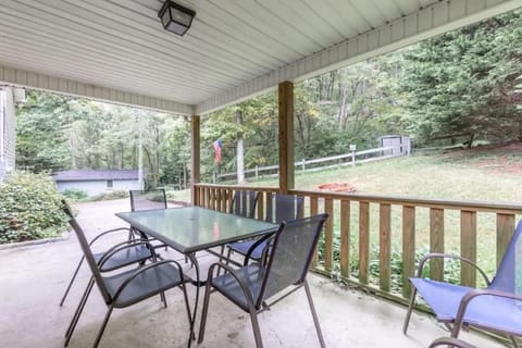 Covenant Cottage with outdoor dining House in Alabama