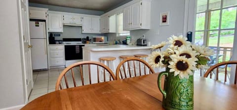 Covenant Cottage with outdoor dining House in Alabama