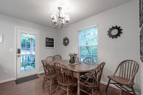 Covenant Cottage with outdoor dining House in Alabama
