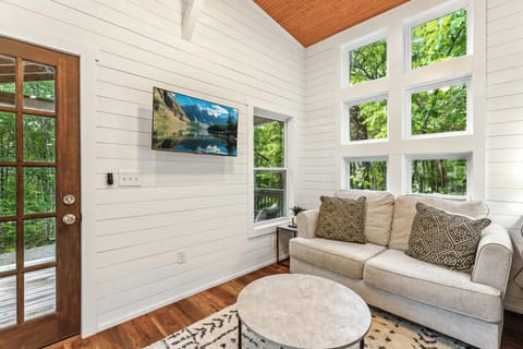 The Hickory Tiny Home in Menlo House in Trenton