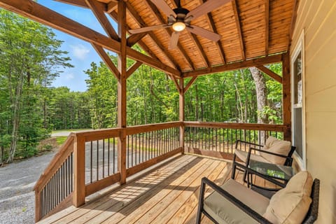 The Hickory Tiny Home in Menlo House in Trenton