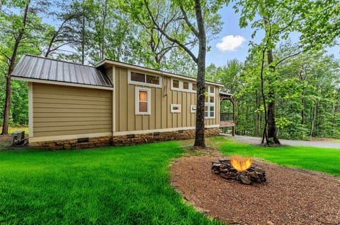 The Hickory Tiny Home in Menlo House in Trenton