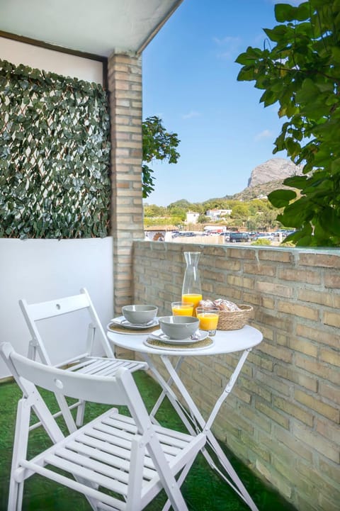 View (from property/room), Balcony/Terrace, Mountain view