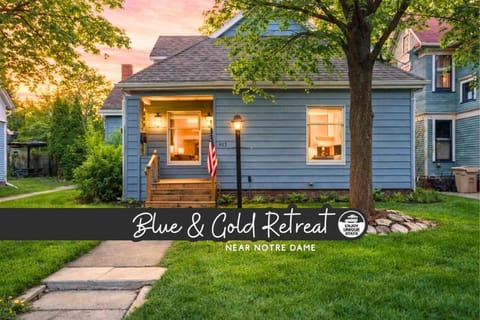 Blue & Gold Retreat sleeps 14 Minutes from ND House in South Bend