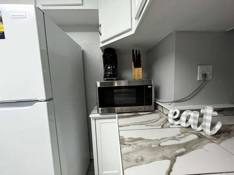 Kitchen or kitchenette, oven