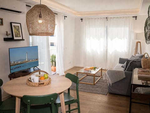 Communal lounge/ TV room, TV and multimedia, Living room, Decorative detail, Seating area, Dining area