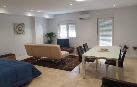 Living room, Dining area, air conditioner