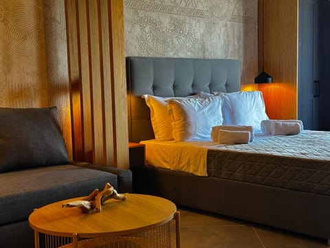 Bed, Photo of the whole room, Seating area, Bedroom