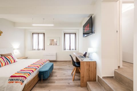 Photo of the whole room, Seating area, Bedroom