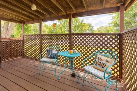 Cozy Bee Hive- Cheerful Stay Near Town House in Mount Vernon