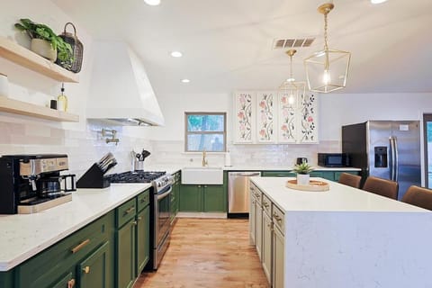 Kitchen or kitchenette, dishwasher, oven, pet friendly, stove, toaster