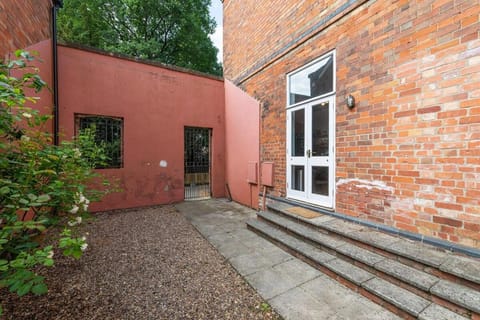 Facade/entrance, Day