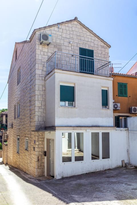 Property building, Day