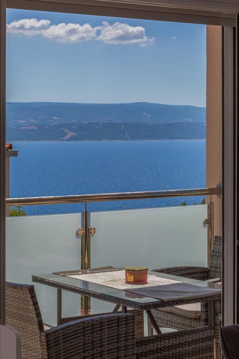 Natural landscape, Balcony/Terrace, Seating area, Sea view