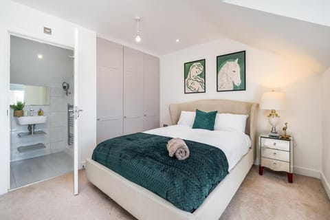 Bed, Photo of the whole room, Bedroom, towels, wardrobe