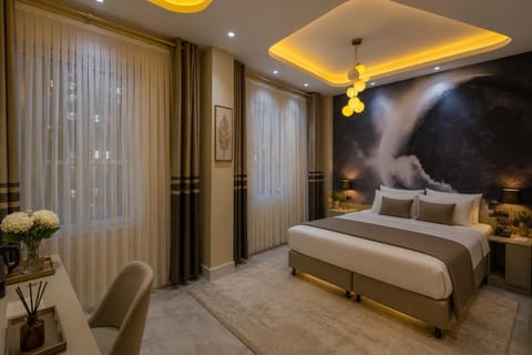 Bed, Living room, Photo of the whole room, Seating area, Bedroom