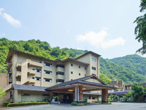 Property building, Summer, Mountain view, Mountain view, River view