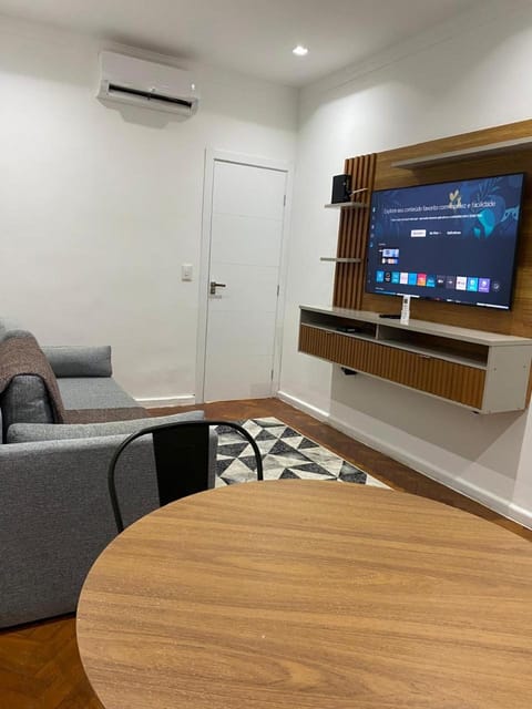 TV and multimedia, Living room, Seating area, Evening entertainment, air conditioner