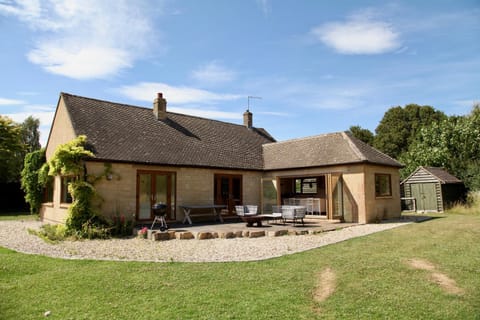 Property building, Garden, Balcony/Terrace