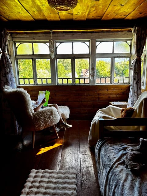 Bed, Seating area, Bedroom
