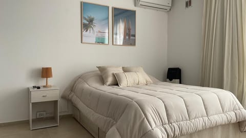Bed, Photo of the whole room, Bedroom, heating, air conditioner