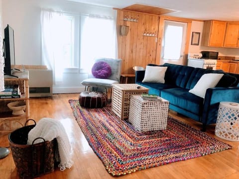 Kitchen or kitchenette, Living room, Seating area