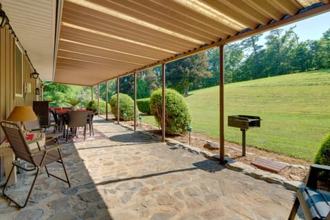 11 Mi to Asheville Scenic Retreat with Game Room House in Upper Hominy