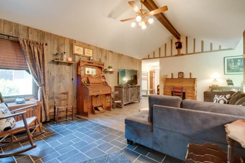 11 Mi to Asheville Scenic Retreat with Game Room House in Upper Hominy