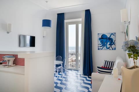 Bed, TV and multimedia, Living room, Seating area