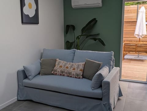 Living room, air conditioner