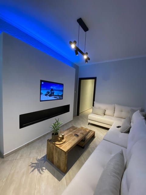 TV and multimedia, Living room, Seating area, Evening entertainment