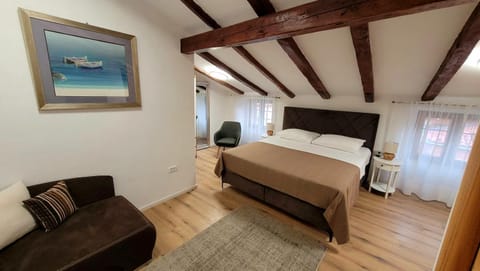 Bed, TV and multimedia, Bedroom, safe, air conditioner