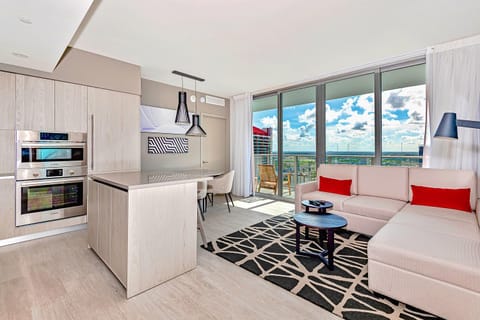 TV and multimedia, Living room, Seating area, Dining area, kitchen