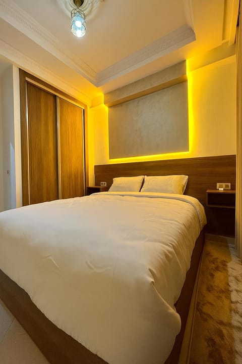 Bed, Photo of the whole room, wardrobe