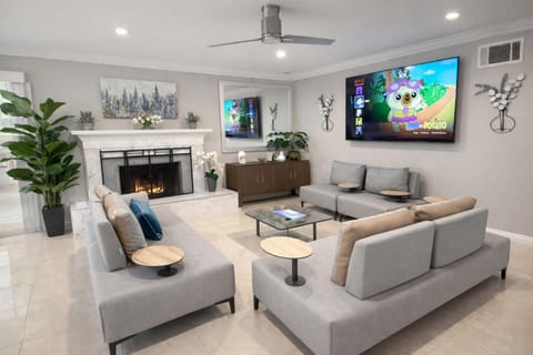 Disneyland Lux Villa 6BR 4BA Mini Golf Arcade Game House in Stanton