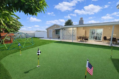 Disneyland Lux Villa 6BR 4BA Mini Golf Arcade Game House in Stanton