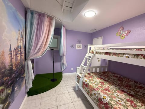 Disneyland Lux Villa 6BR 4BA Mini Golf Arcade Game House in Stanton