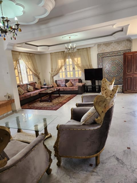 Communal lounge/ TV room, Living room, Seating area