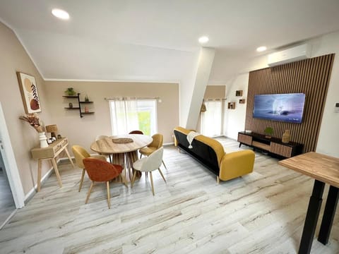 Communal lounge/ TV room, Dining area