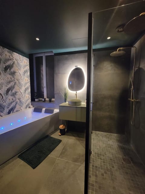 Shower, Hot Tub, Bath