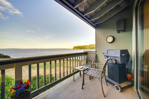 Water Views and Marina Access Port Ludlow Getaway Apartment in Port Ludlow