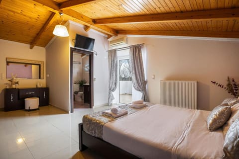 Bed, Photo of the whole room, Bedroom, towels, air conditioner