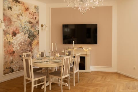 TV and multimedia, Living room, Dining area