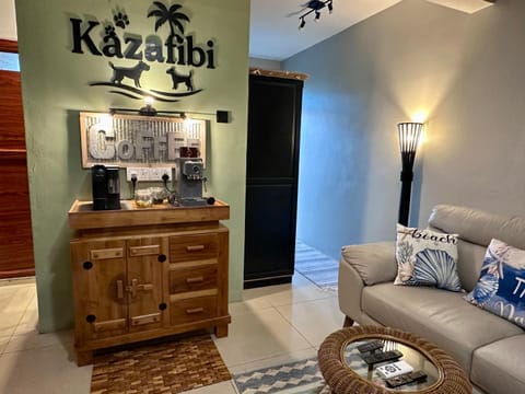 Coffee/tea facilities, Living room, Seating area