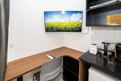 Affordable Studio Apartment - by HostMT Apartment in Saint Paul's Bay