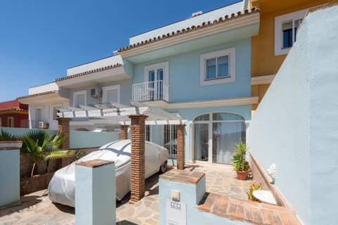 Property building, Facade/entrance, Off site