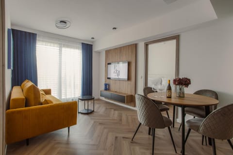TV and multimedia, Living room, Dining area
