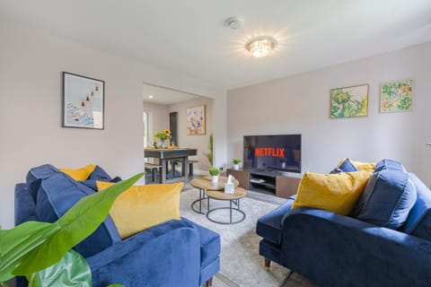 TV and multimedia, Living room, Seating area