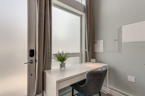 Walk to Discovery Park Bright Studio in Magnolia House in Magnolia Seattle