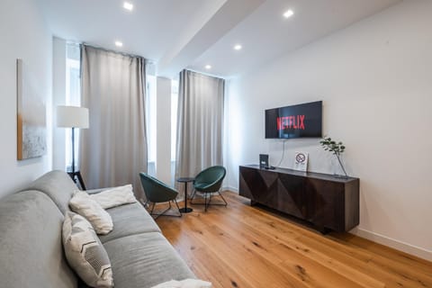 Communal lounge/ TV room, TV and multimedia, Living room, Seating area, Evening entertainment